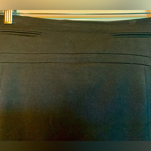 LN DARLING MINI SKIRT♥️LOTS OF DETAILING. FULLY LINED, ZIP CLOSURE W/HOOK & EYE. - Picture 6 of 7